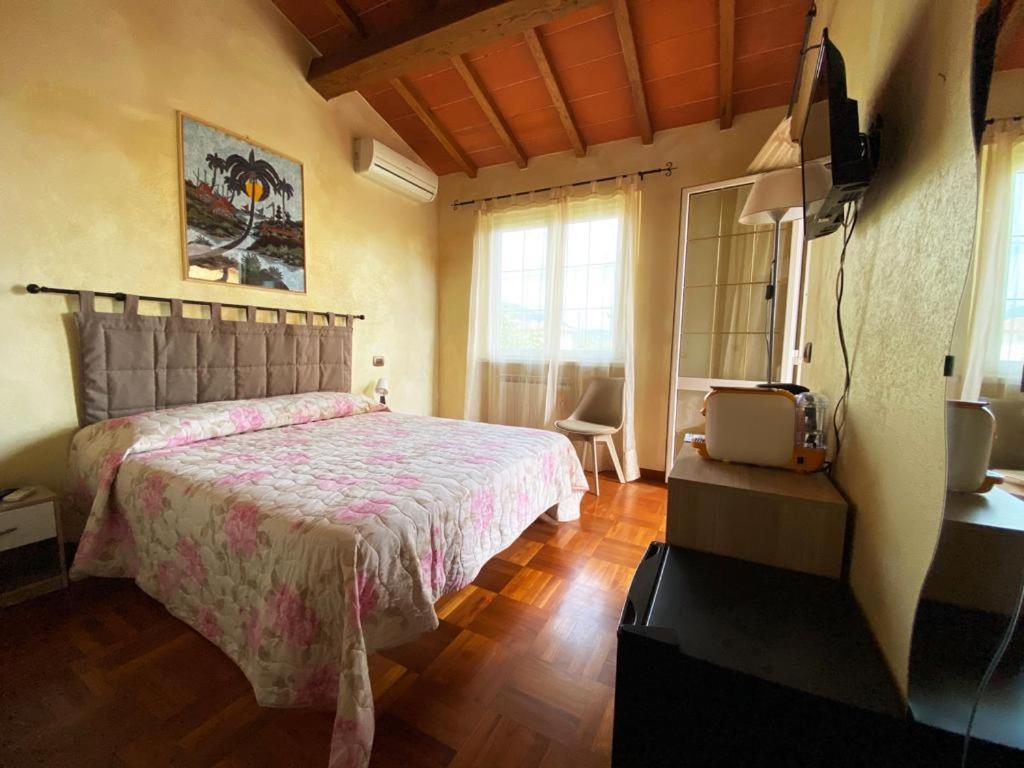La Madonnina Bed and Breakfast Querceta Exteriör bild