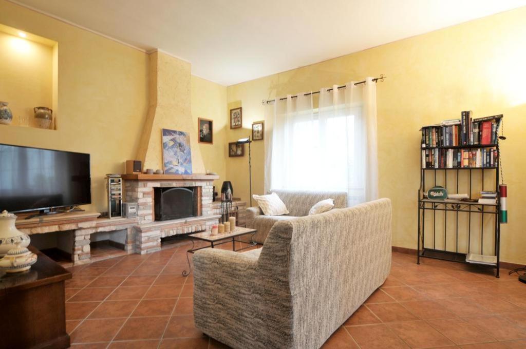 La Madonnina Bed and Breakfast Querceta Exteriör bild