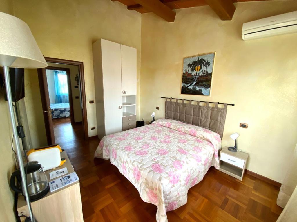 La Madonnina Bed and Breakfast Querceta Exteriör bild